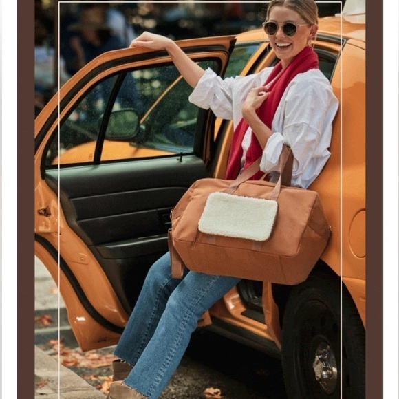 Brand New Weekender Duffle Travel Bag Removable Faux Sherpa Pouch Crossbody - Picture 14 of 15